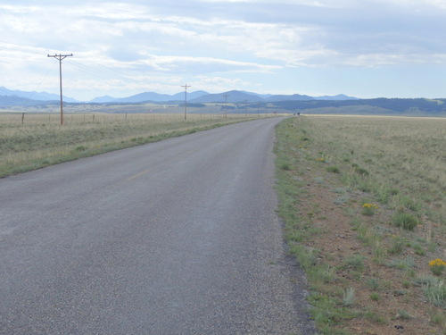 GDMBR:  Eastbound on Elkhorn Road.